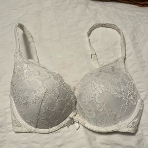 Victoria’s Secret body by Victoria push-up size 32D lace
